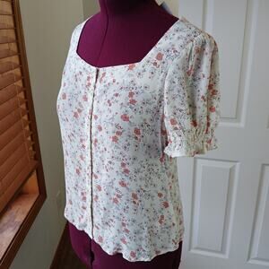 Elodie Cream Floral Blouse M square neckline button front short puff sleeves